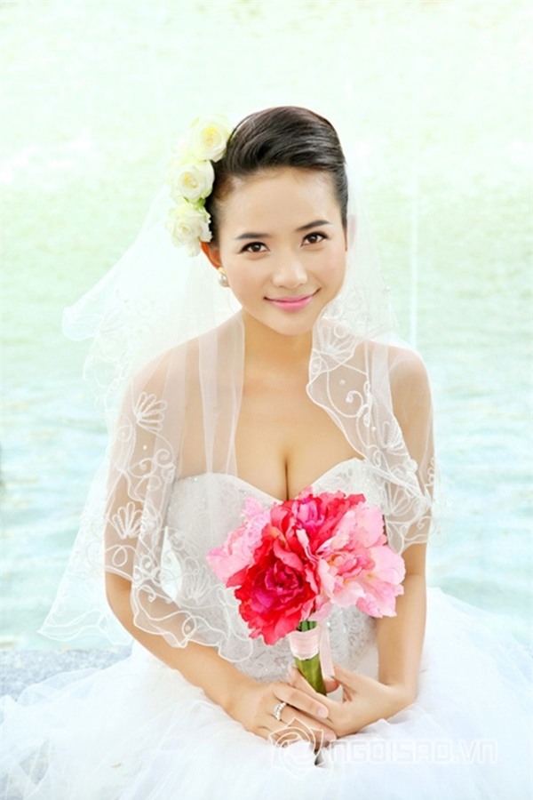 Những hoa hậu tự trả vương miện gây tranh cãi nhất showbiz Việt-10