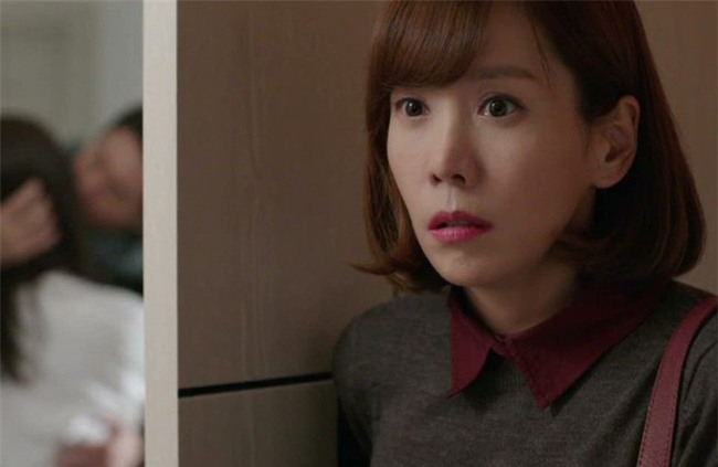 Nước mắt đắng cay của người vợ lặng lẽ đóng cửa phòng ngủ hộ chồng và người thứ ba - Ảnh 2.