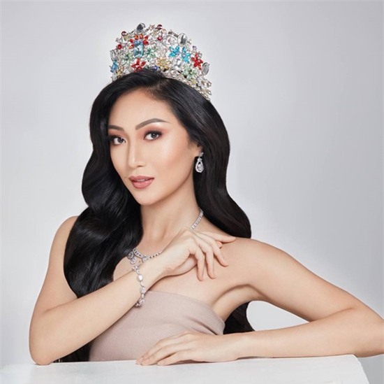 Sự chênh lệch nhan sắc của Hoa hậu Trái đất trước và sau photoshop: Cứ như ảnh avatar facebook và ảnh bị tag vào!-15