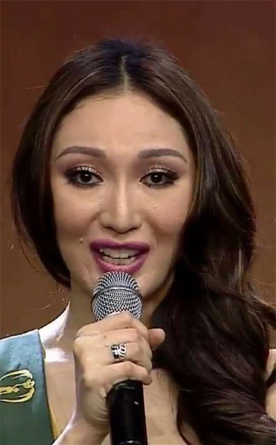 Sự chênh lệch nhan sắc của Hoa hậu Trái đất trước và sau photoshop: Cứ như ảnh avatar facebook và ảnh bị tag vào!-6