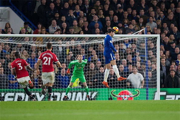 Morata toa sang, Mourinho lai om han khi tro ve Stamford Bridge hinh anh 2