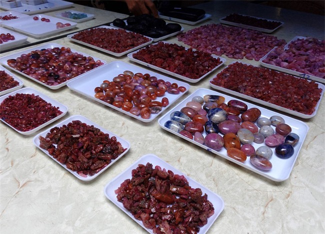 Đá quý hàng trăm triệu bày bán thành sạp tại phiên chợ độc đáo giữa lòng Thủ đô - Ảnh 13.