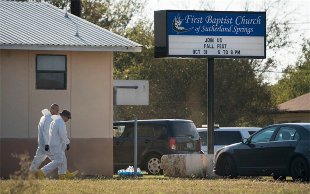 Hiện trường vụ xả súng đẫm máu tại nhà thờ Mỹ