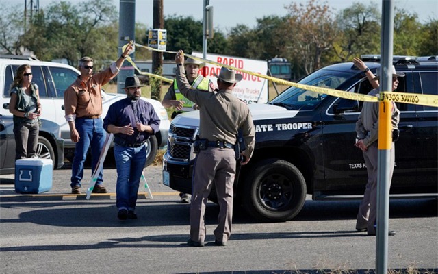 Hiện trường vụ xả súng đẫm máu tại nhà thờ Mỹ