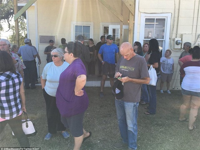 Hiện trường vụ xả súng đẫm máu tại nhà thờ Mỹ