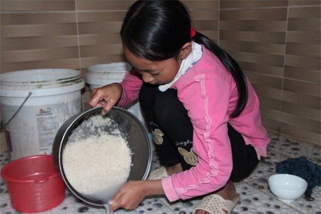 canh sinh hoat trong gia dinh nguoi me 29 tuoi, sinh 8 con o ha noi - 13