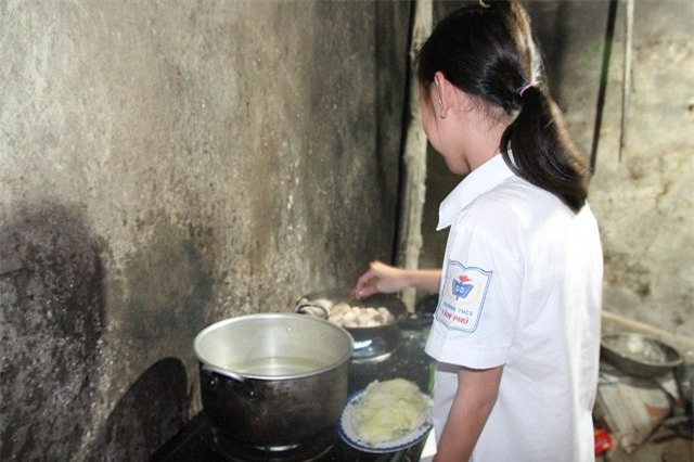 canh sinh hoat trong gia dinh nguoi me 29 tuoi, sinh 8 con o ha noi - 15