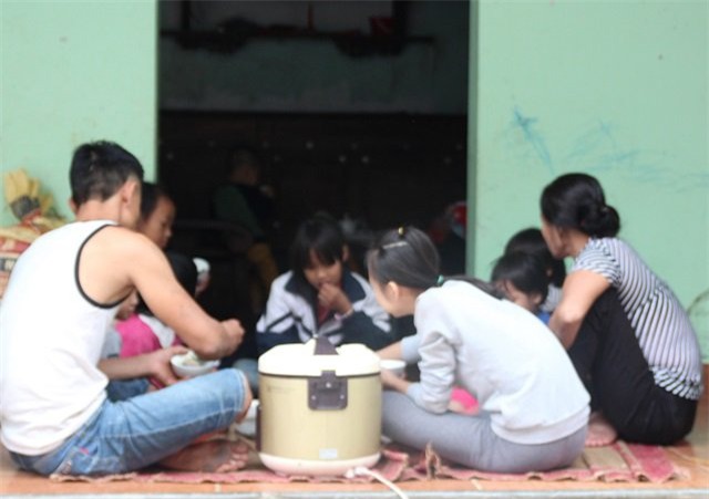 canh sinh hoat trong gia dinh nguoi me 29 tuoi, sinh 8 con o ha noi - 17