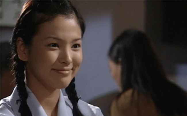 19 năm nhìn lại nhan sắc của Song Hye Kyo: Thì ra đây là lý do tường thành mãi không thể bị đạp đổ - Ảnh 3.