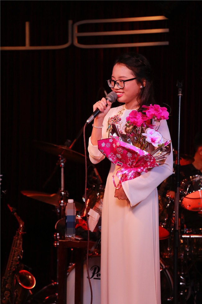 Clip: Phương Mỹ Chi xin lỗi vì để khán giả mắng oan mẹ-1