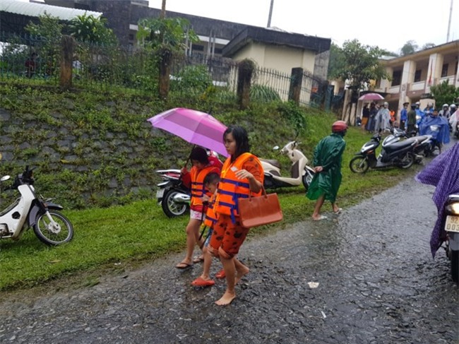 Hoảng loạn tháo chạy lên núi vì tin đồn vỡ đập thủy điện Sông Tranh - Ảnh 3.