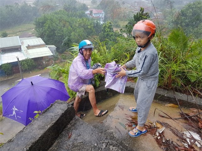Hoảng loạn tháo chạy lên núi vì tin đồn vỡ đập thủy điện Sông Tranh - Ảnh 4.