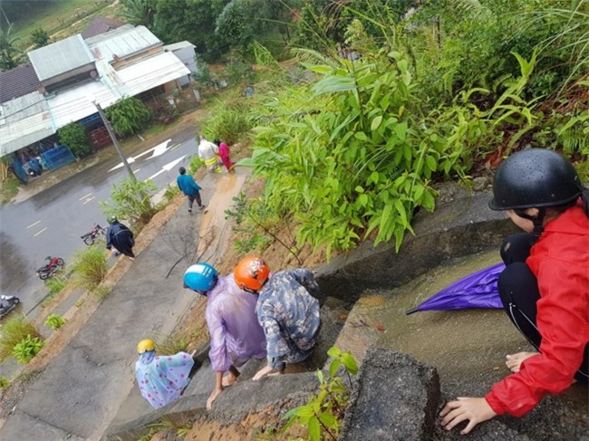 Hoảng loạn tháo chạy lên núi vì tin đồn vỡ đập thủy điện Sông Tranh - Ảnh 5.
