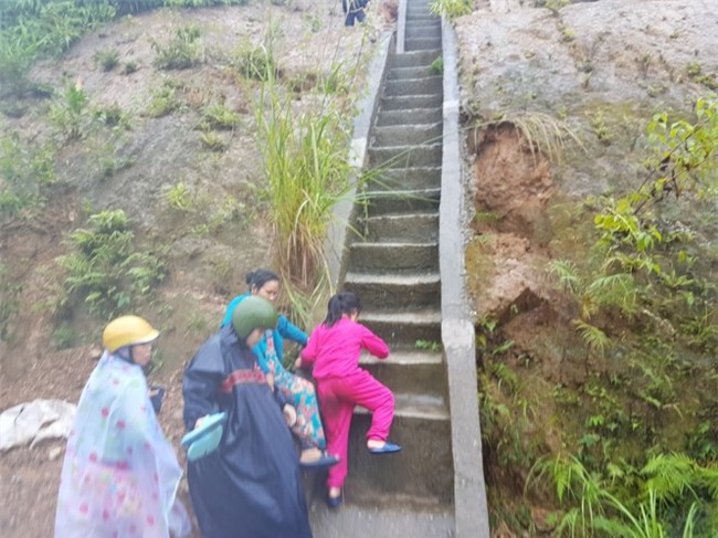 Hoảng loạn tháo chạy lên núi vì tin đồn vỡ đập thủy điện Sông Tranh - Ảnh 6.