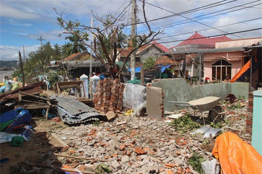 hau bao so 12: khanh hoa tan hoang nhu binh dia, nguoi chet tang khong ngung - 7