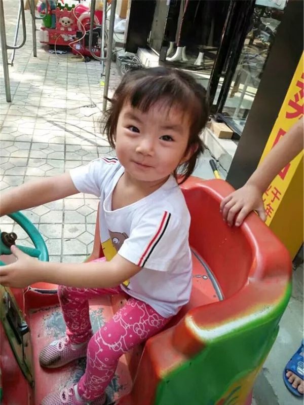 Bận lo tang sự cha mẹ không biết con gái 2 tuổi mất tích, khi tìm thấy bé đã tử vong - Ảnh 1.