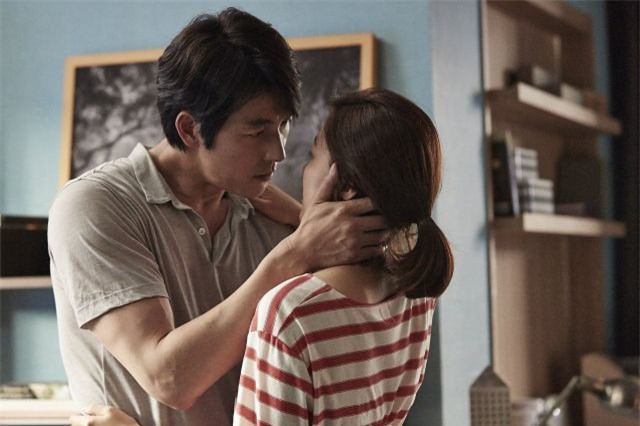 Trai độc thân giật mình phát hiện sự thật về cô nàng đồng nghiệp thánh thiện mình vốn ngưỡng mộ - Ảnh 2.