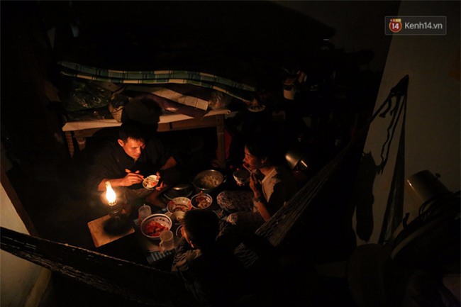 Sân khấu Hoa hậu vẫn rực rỡ đèn ở nơi người dân ngập trong bão lũ: Khi cái đẹp trở thành thứ vô cảm trước nỗi đau! - Ảnh 8.