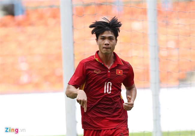 Cho ong Park Hang-seo 'kich no' Cong Phuong va Quang Hai hinh anh 1