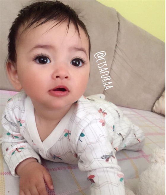 Lại thêm 1 em bé lai có đôi mắt đẹp hút hồn khiến fan hâm mộ “phát sốt” - Ảnh 23.