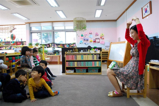 Cho con đi nhà trẻ sớm là quẳng đứa con bé bỏng vào nơi xa lạ để đi kiếm tiền? - Ảnh 3.