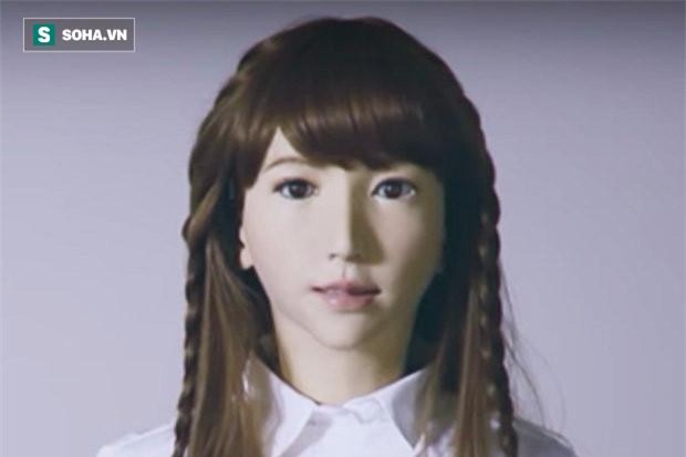 Erica có thể trò chuyện, nhận dạng khuôn mặt và di chuyển phần trên của cơ thể. Ảnh: Theguardian