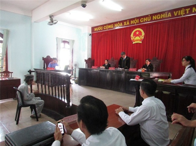 Tòa miễn hình phạt cho cụ ông 84 tuổi bị con đòi bỏ tù - Ảnh 1.