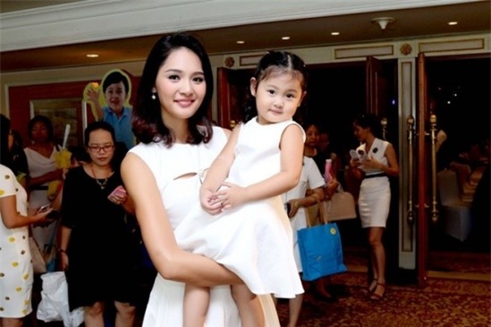 chuyện làng sao,sao Việt,Hương Giang,Hoa hậu Hương Giang