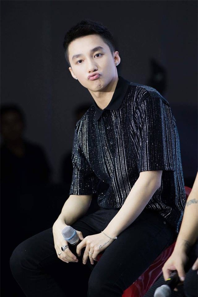 Clip đáng yêu: Cụ bà cảm thán Ôi hay lắm! trước ca khúc Lạc trôi của Sơn Tùng - Ảnh 2.