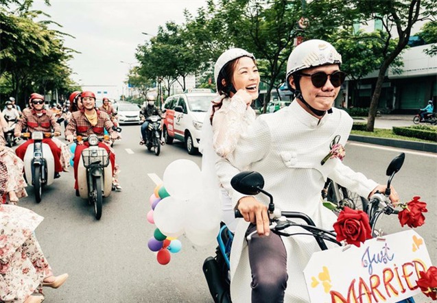 Cả thế giới ra mà xem: Đám cưới sau 9 năm yêu với màn rước dâu tăng động cực chất của cặp đôi Sài Gòn - Ảnh 2.