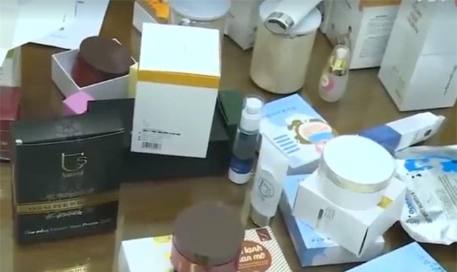 Quý bà bị thu giữ lô hàng mỹ phẩm 11 tỷ hiện đang im lặng hay mất tích? - Ảnh 2.
