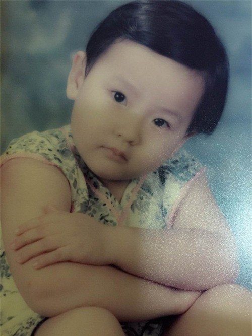 Khánh Ngân khi còn nhỏ khá mũm mĩm và đáng yêu khiến ai cũng thích thú khi thấy khoảnh khắc này. - Tin sao Viet - Tin tuc sao Viet - Scandal sao Viet - Tin tuc cua Sao - Tin cua Sao