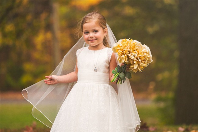 Cho con gái 5 tuổi chụp ảnh cưới, bà mẹ bị phản đối dữ dội nhưng khi biết sự thật, ai cũng nghẹn ngào bật khóc - Ảnh 7.