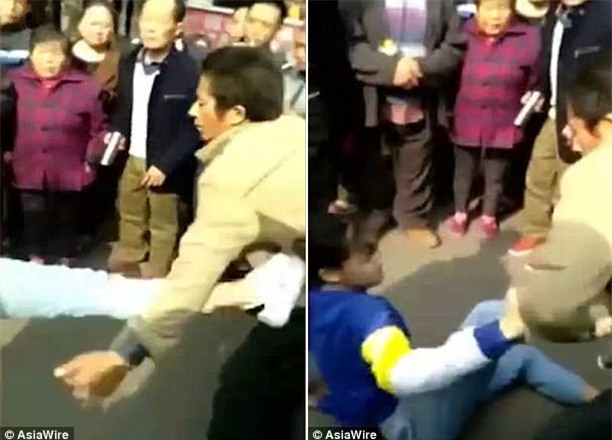 Bị bố mẹ tịch thu điện thoại, con gái một mực bỏ đi và trả đũa họ đầy bạo lực giữa phố - Ảnh 1.