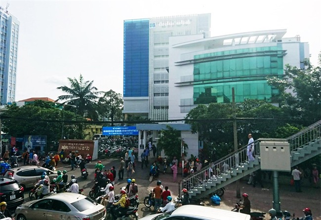 Dẫn hai con đi khám bệnh, sản phụ bất ngờ đau bụng, đẻ luôn con trai thứ ba để ở bệnh viện rồi... mất tích - Ảnh 2.