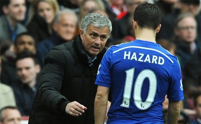 Sao Chelsea dắt chó đi dạo để trêu tức cầu thủ Man Utd - Ảnh 2.