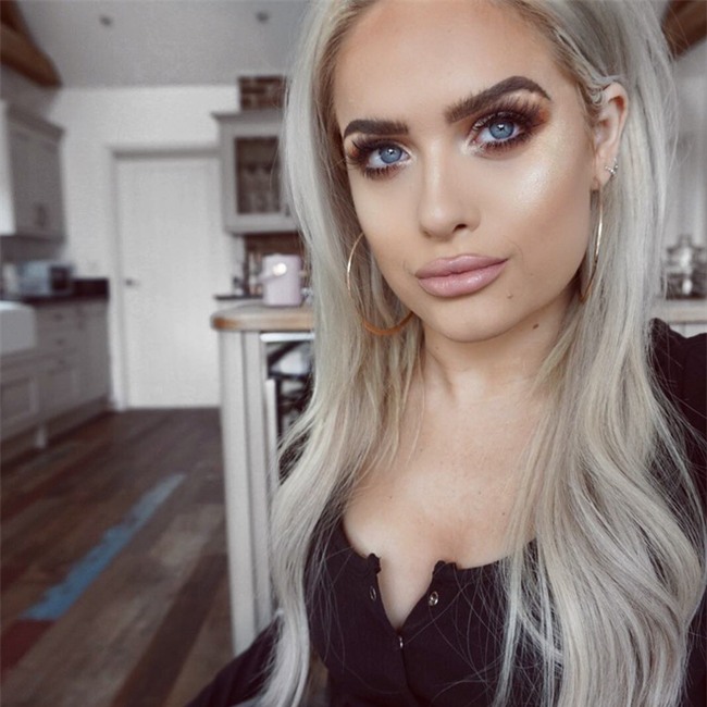 Bị liệt người và bàn tay co quắp, cô gái vẫn trở thành một blogger làm đẹp hàng triệu người hâm mộ - Ảnh 3.