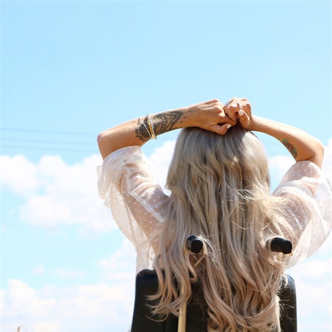 Bị liệt người và bàn tay co quắp, cô gái vẫn trở thành một blogger làm đẹp hàng triệu người hâm mộ - Ảnh 6.