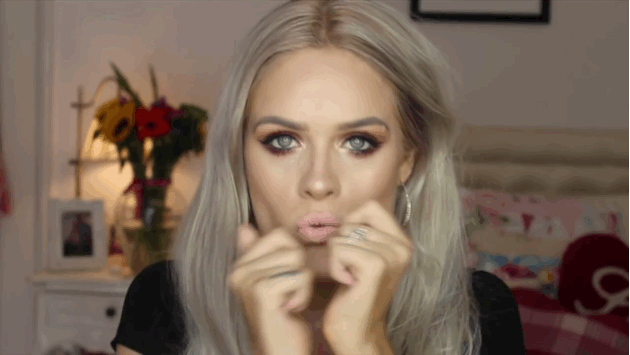 Bị liệt người và bàn tay co quắp, cô gái vẫn trở thành một blogger làm đẹp hàng triệu người hâm mộ - Ảnh 8.