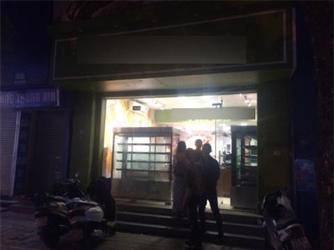 Hà Nội: Nữ nhân viên tiệm bánh ngọt bất ngờ ngã gục xuống đất rồi tử vong khi chuẩn bị ra về - Ảnh 1.