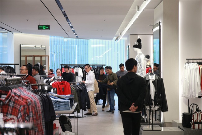Zara Hà Nội khai trương: trưa lượng người kéo đến chật cứng cả 3 tầng - Ảnh 14.