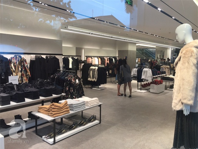 Zara Hà Nội khai trương: trưa lượng người kéo đến chật cứng cả 3 tầng - Ảnh 5.