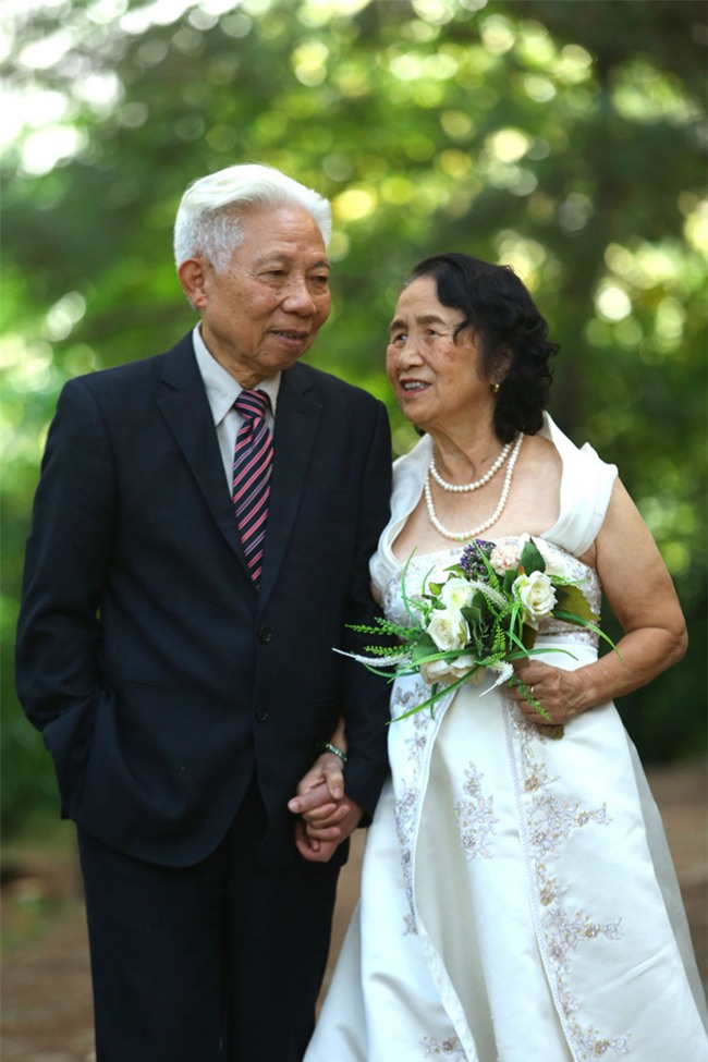 Cả Hà Nội mới có một gia đình “yêu tận tim”: Ông bà, thông gia cưới cùng cô dâu, chú rể vui như thế này!