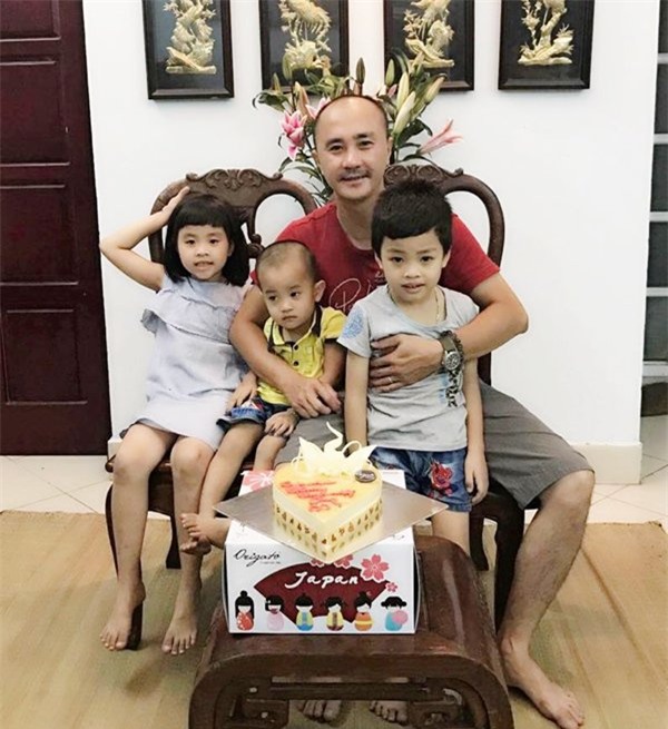 chia se mon bun mong gio tu tay nau, ong bo 4 con duoc chi em het loi khen ngoi - 1