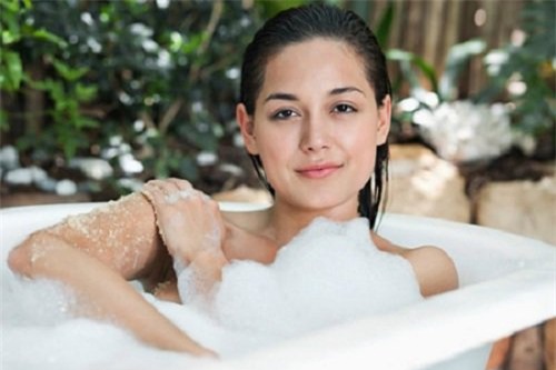 theo chuyen gia, chinh 5 thoi quen chet nguoi nay dang huy hoai lan da cua ban! - 4