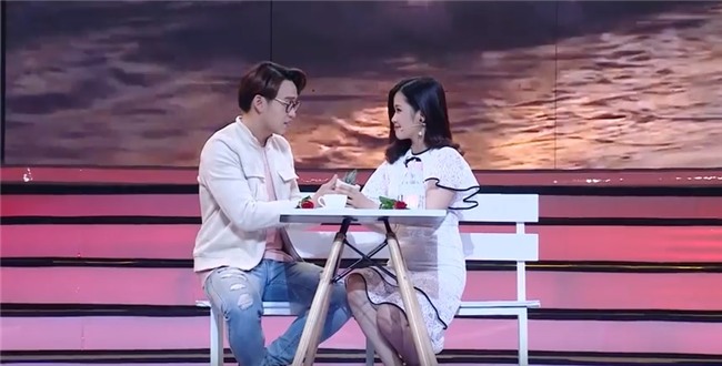 Vì yêu mà đến: Cô sinh viên trường báo tỏ tình thành công, nắm tay Quang Bảo rời khỏi chương trình-10