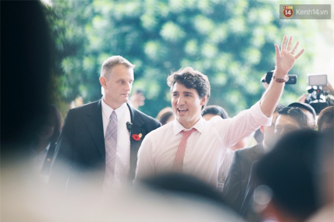 Quán cafe ở Sài Gòn mà Thủ tướng Canada ghé uống: Ông và người ngồi cùng bàn uống cafe sữa pha phin và khen ngon - Ảnh 2.