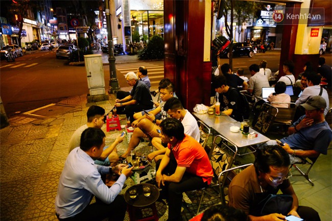 Quán cafe ở Sài Gòn mà Thủ tướng Canada ghé uống: Ông và người ngồi cùng bàn uống cafe sữa pha phin và khen ngon - Ảnh 9.