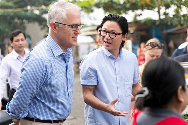 Thủ tướng Úc chia sẻ ảnh lần đầu thưởng thức bánh mì tại Đà Nẵng cùng Luke Nguyễn - Ảnh 2.