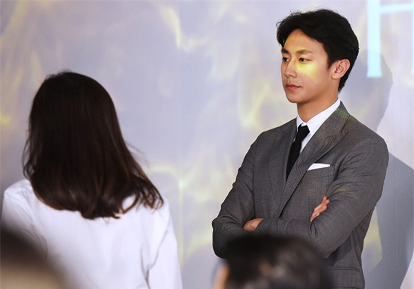 Dàn soái ca từng một thời là người trong mộng của Văn Mai Hương-8